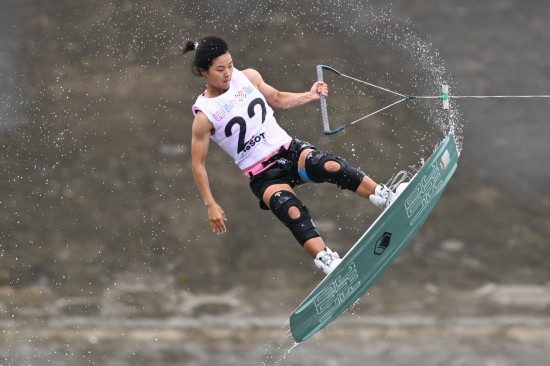 成都世运会︱全天综合：沐雨绽放，开幕式点火手徐露摘金